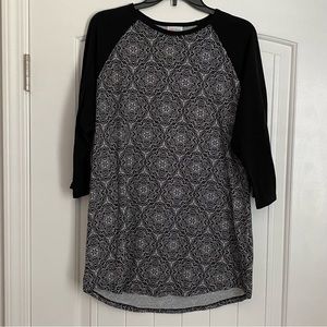 LuLaRoe Women’s XL T-Shirt Black White Crew Neck 3/4 Sleeve Polyester Randy Top
